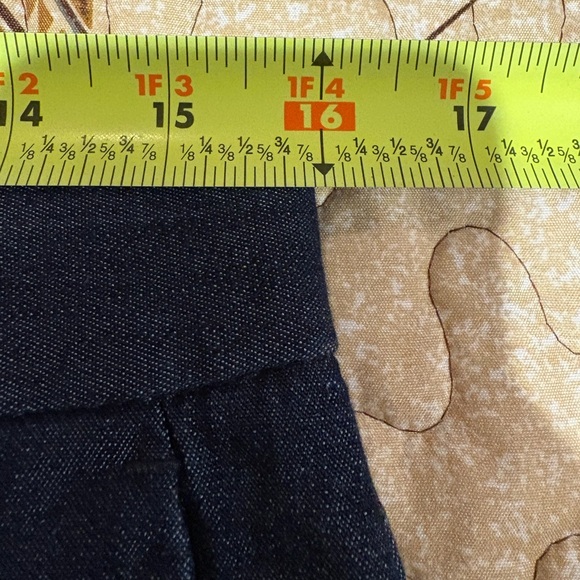 Banana Republic Hampton Fit Chambray
Blue Shorts Size 27/4 - Picture 4 of 8